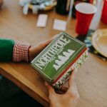 Какой подарок можно подарить девушке